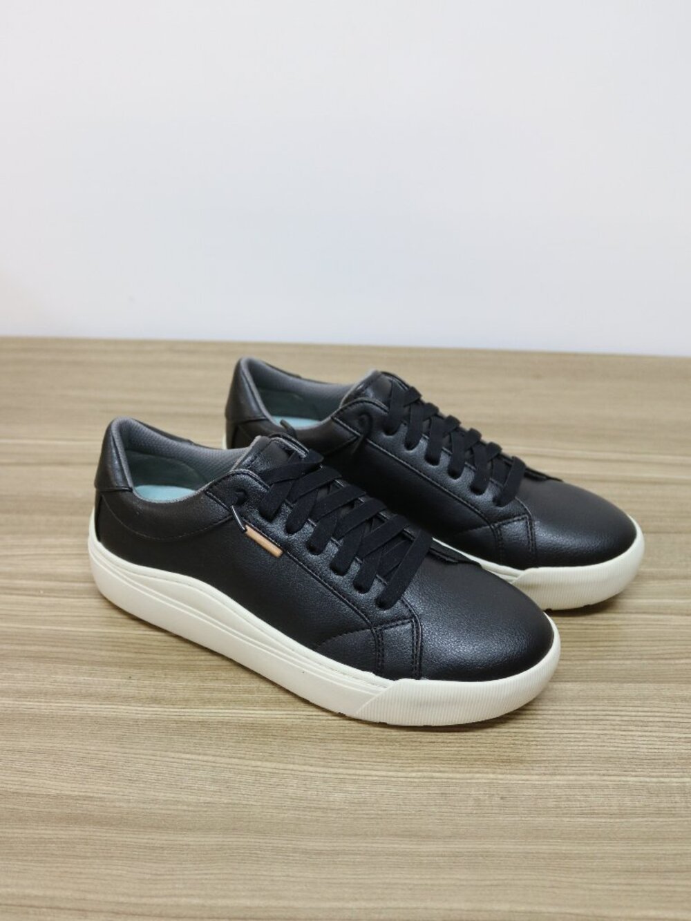 ✨ BRAND NEW – Dr. Scholl’s Women’s Sneakers size 9M (MEDIUM)✨